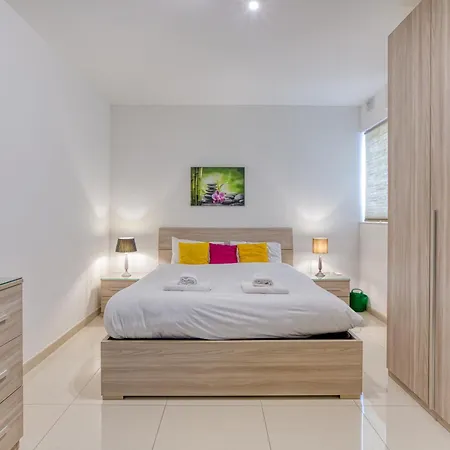 Seacrest - Large 3 Bedroom *