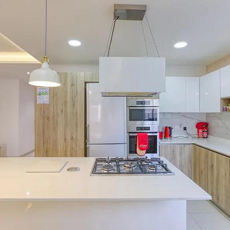 Seacrest - Large 3 Bedroom *