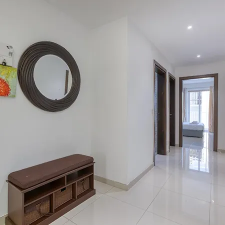 Seacrest - Large 3 Bedroom شقة