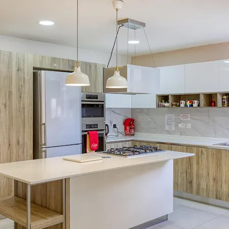 Seacrest - Large 3 Bedroom *