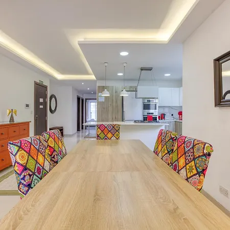 Seacrest - Large 3 Bedroom * خليج سانت بول