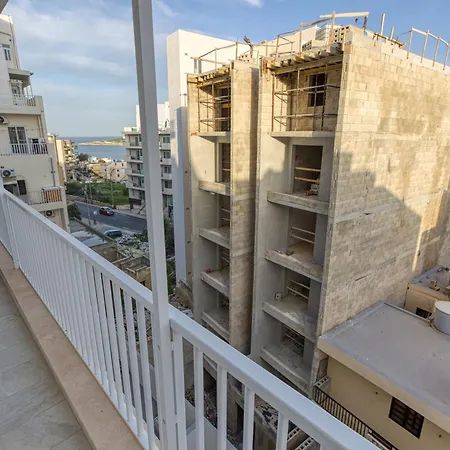 Seacrest - Large 3 Bedroom Apartment St. Paul's Bay