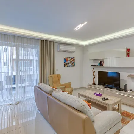 Apartment Seacrest - Large 3 Bedroom St. Paul's Bay