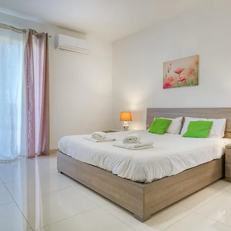 Seacrest - Large 3 Bedroom St. Paul's Bay