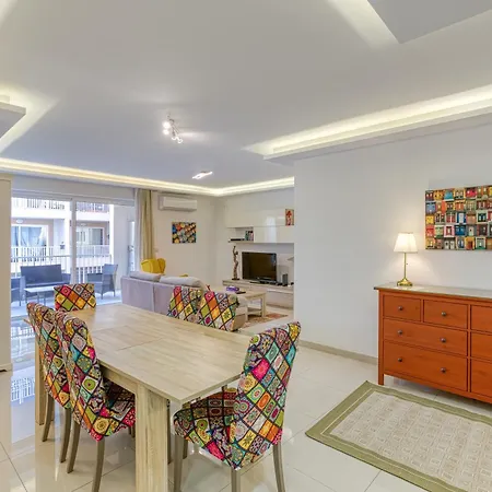 Seacrest - Large 3 Bedroom Apartment St. Paul's Bay