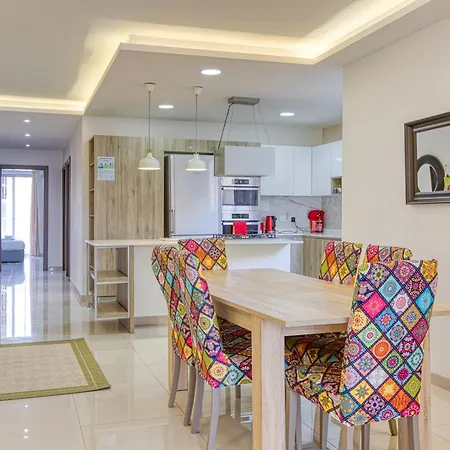 Seacrest - Large 3 Bedroom Apartment St. Paul's Bay