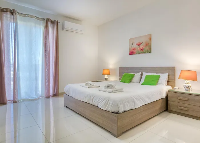 Seacrest - Large 3 Bedroom St. Paul's Bay