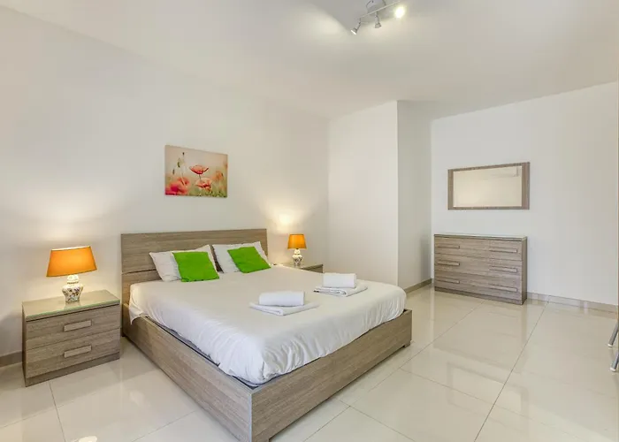 Seacrest - Large 3 Bedroom Lägenhet St. Paul's Bay