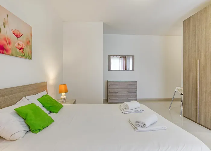 Seacrest - Large 3 Bedroom St. Paul's Bay