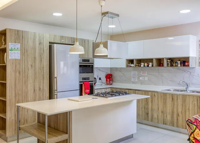 Seacrest - Large 3 Bedroom *