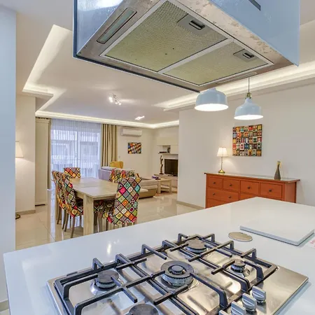 Seacrest - Large 3 Bedroom Appartement *