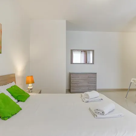 Seacrest - Large 3 Bedroom San Pawl il-Baħar